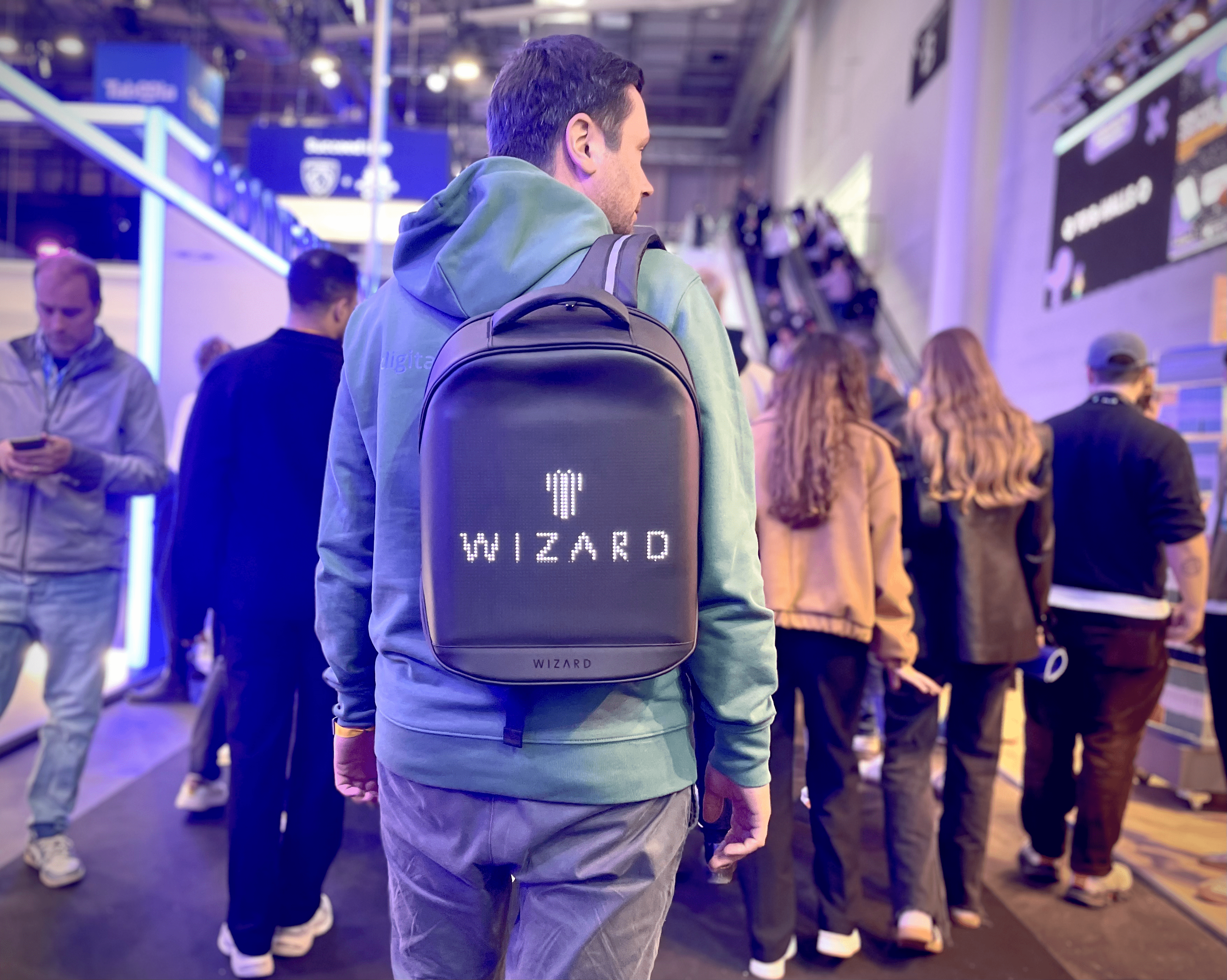 Wizard GmbH LED-Rucksack als Werbeträger auf der OMR Messe Hamburg